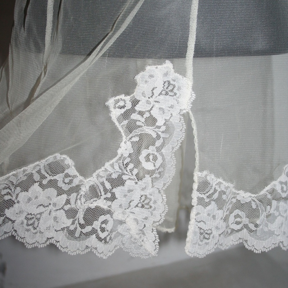 VS Victoria Secrets See Thru White/Cream Nighty - Picture 3 of 8